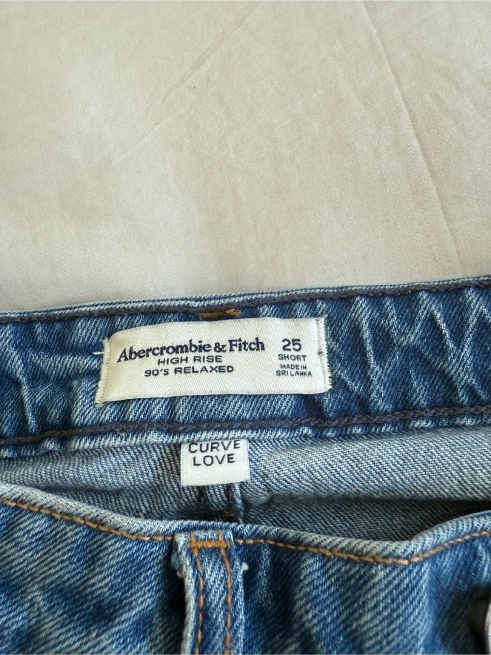 NWT Abercrombie & Fitch Curve Love Jeans 90s relaxed short 25 - Picture 4 of 5